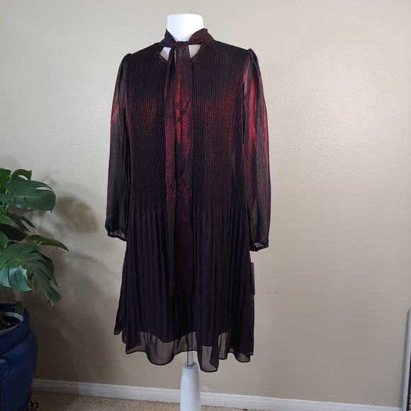 Nanette Lepore two-tone long sleeve, pleated with neck tie Size 4 - Picture 2 of 7